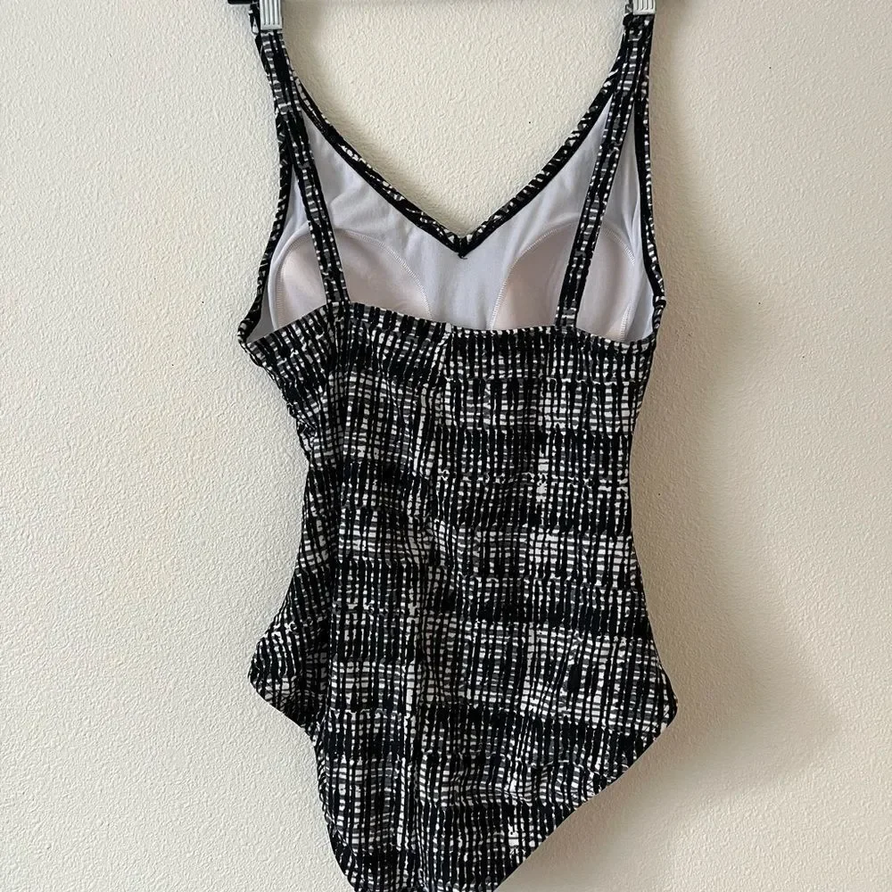 Speedo Black and White Geometric Print Ruching One Piece Swimsuit Size 12